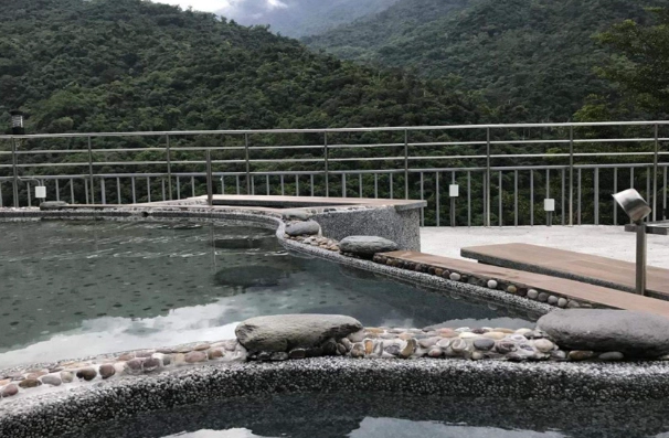 知本純泡湯