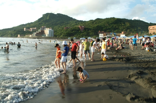 西子灣玩水